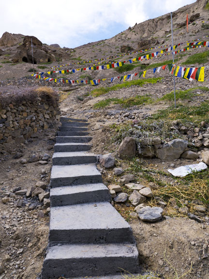 Path to Tabo caves